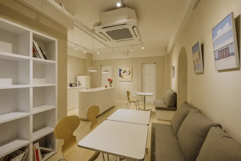 화이트 미니멀 기업 라운지 인테리어 34평